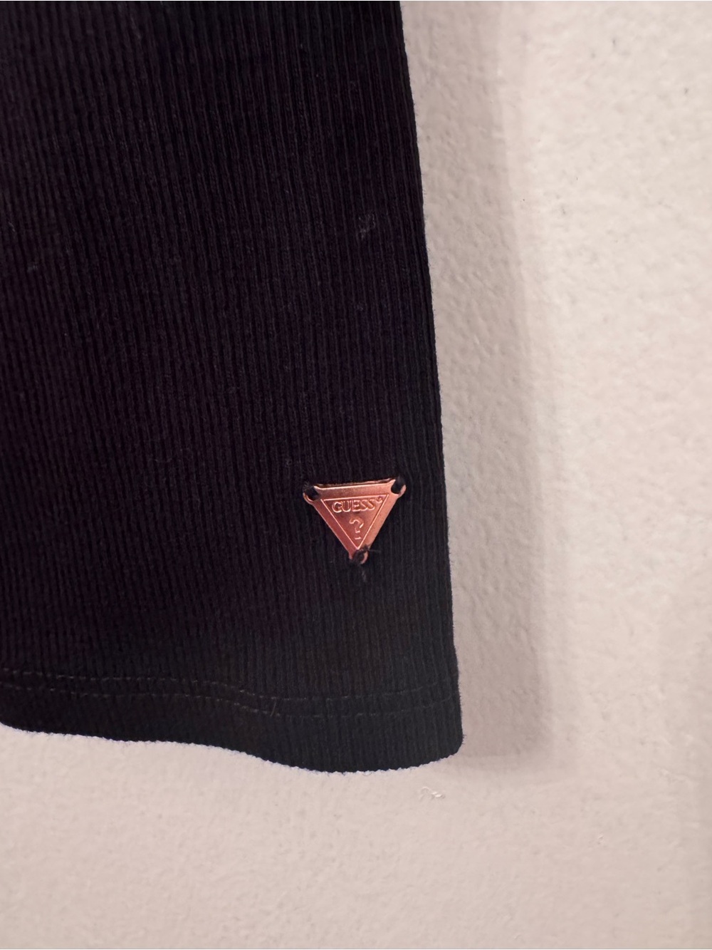 GUESS - Picture 5 of 6